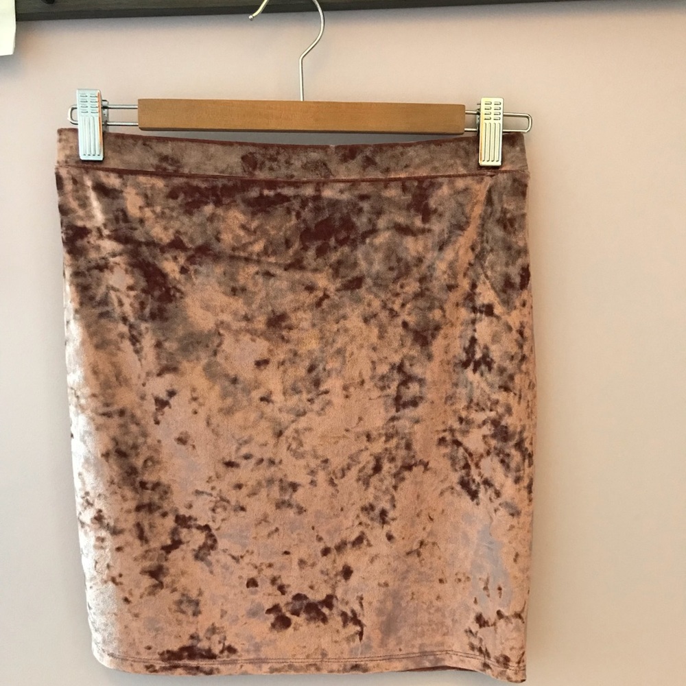 velvet mini body con skirt